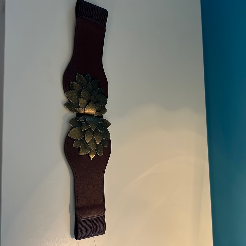 Brown Elastic belt with gold flower key lock closure